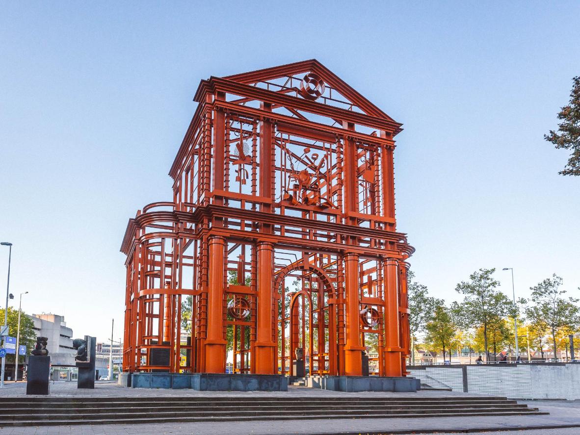 The see-through structure pays homage to Rotterdam’s medieval history