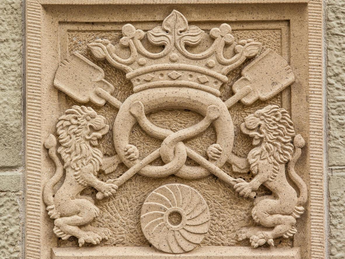 Die Brezel im Wappen ist bis heute das Erkennungszeichen europäischer Bäckereien