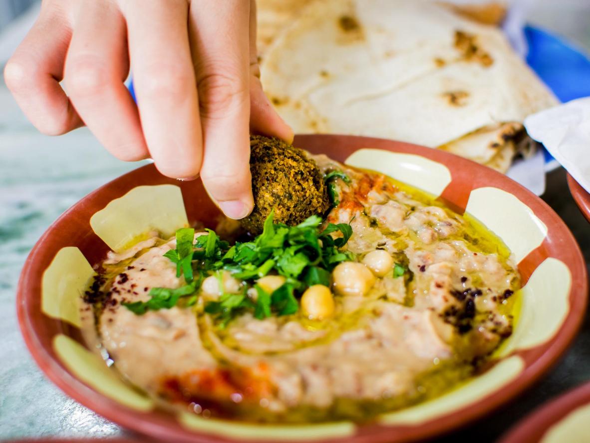 Cremoso, goloso, e sfizioso: il primo hummus non si scorda mai