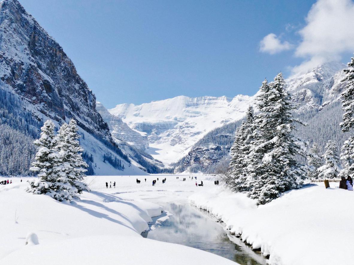 Lake Louise enjoys cool summers and snowy winters
