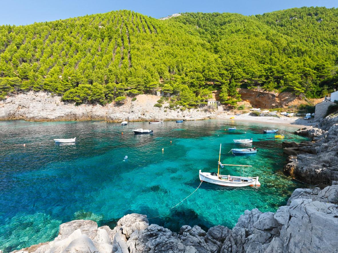 The charming village of Polače is your gateway to Mljet National Park