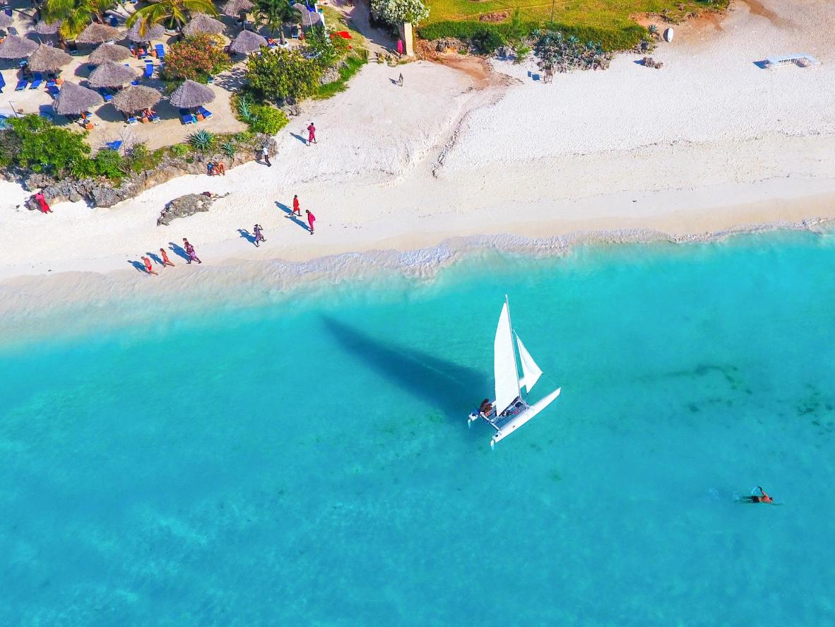 Alquila un yate o un catamarán y descubre las playas vírgenes de arena blanca de Zanzíbar