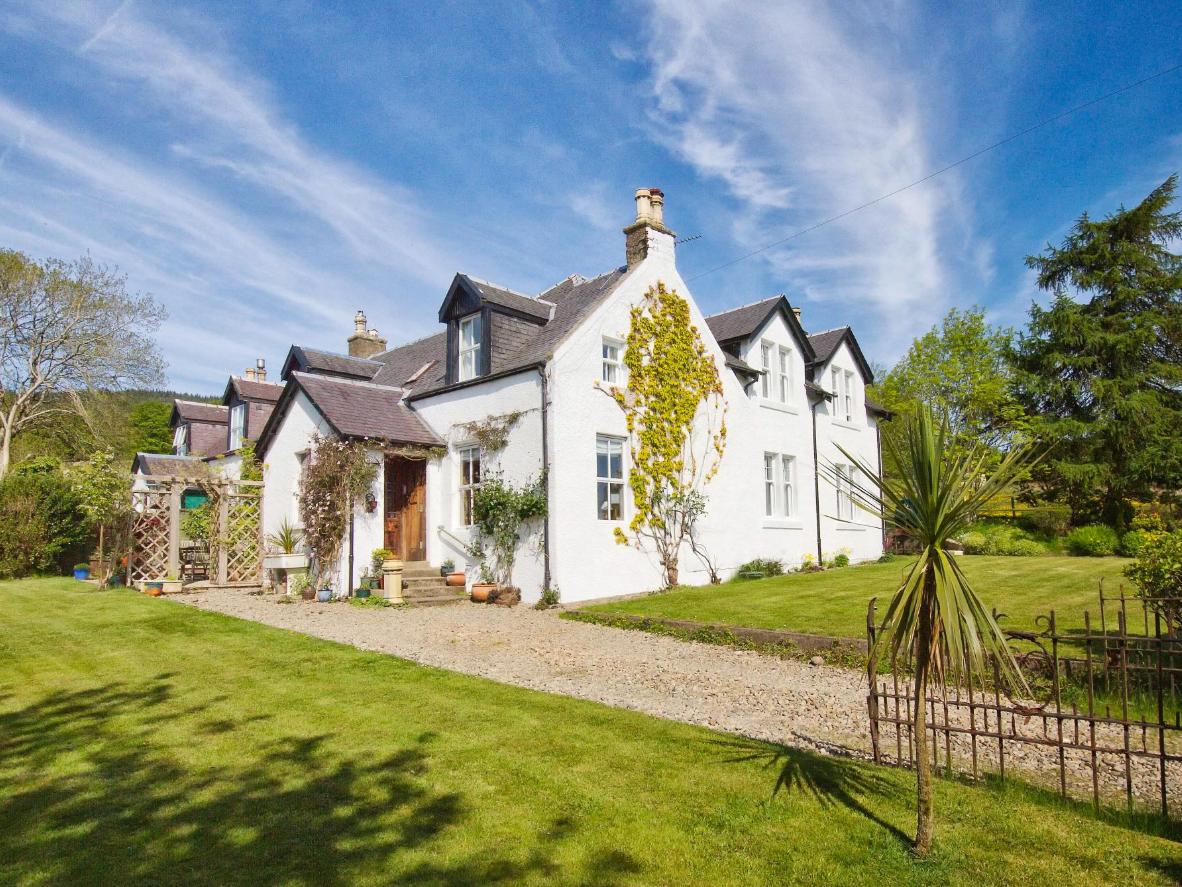 Enjoy Scottish black pudding for breakfast and oat shortbread for tea at Cruickshanks