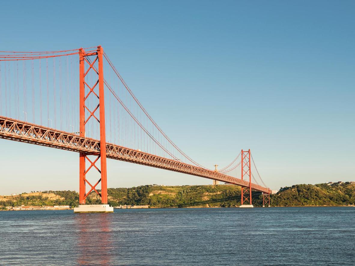 You can drive into Lisbon in style over the Ponte 25 de Abril suspension bridge