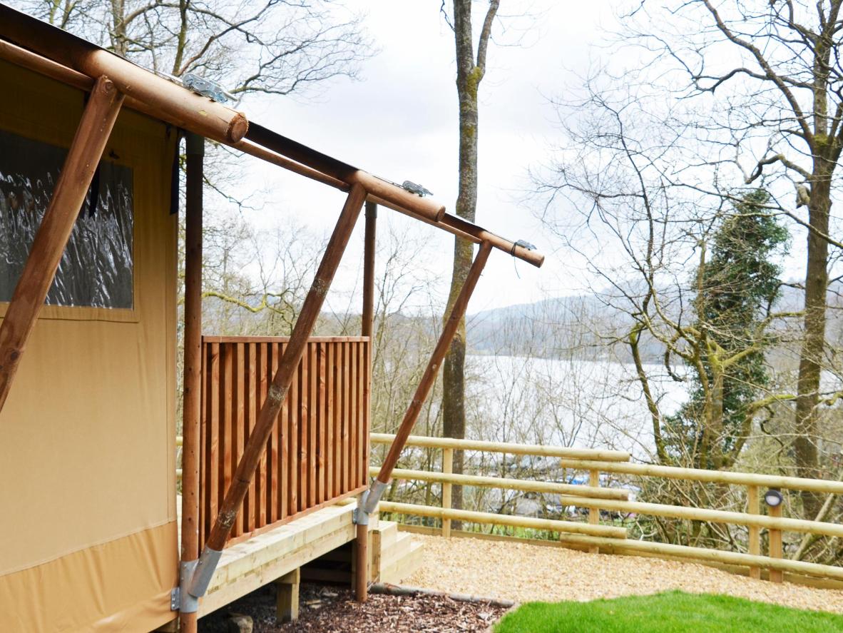 Stay on the shores of Windermere in England's Lake District at Hill Of Oaks