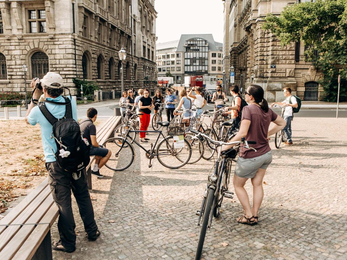 A bike ride with friends is a great way to discover the city