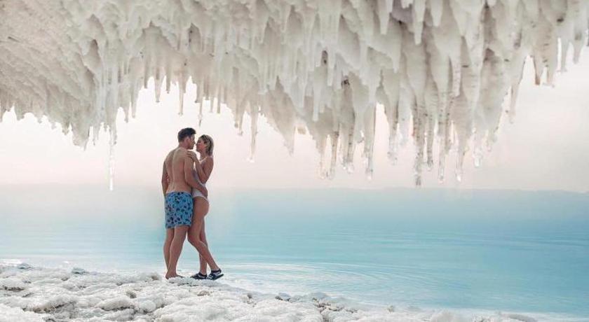 Dead sea, Medical and Touristic benefits you should not miss!
