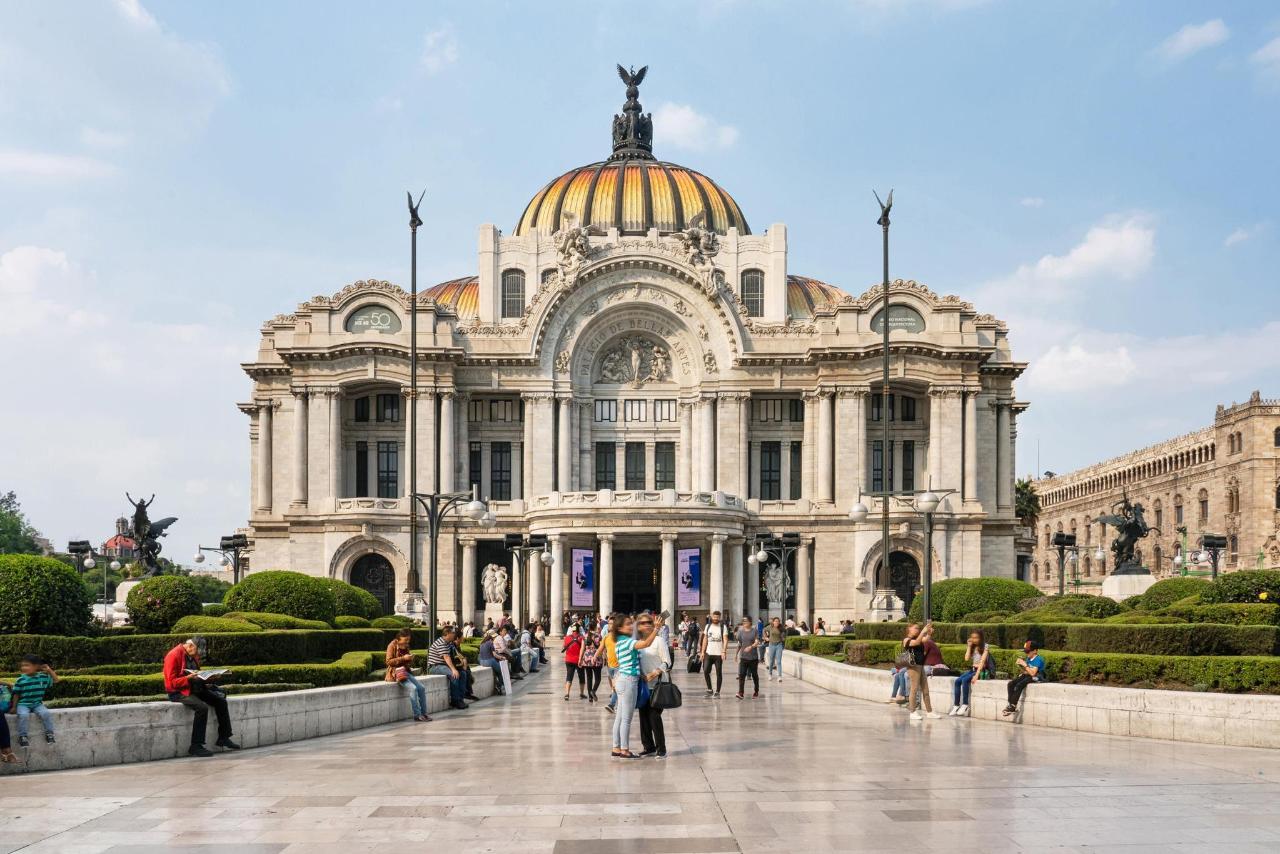 What are the best neighbourhoods to walk around in Mexico city ...